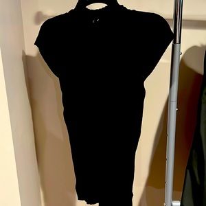 Short sleeve sweater